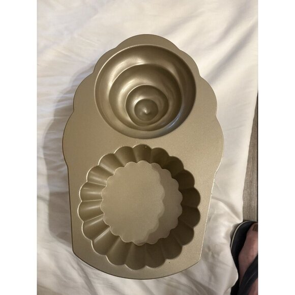 Nordic ware baking pan Giant Cupcake Nordicware - Picture 2 of 4